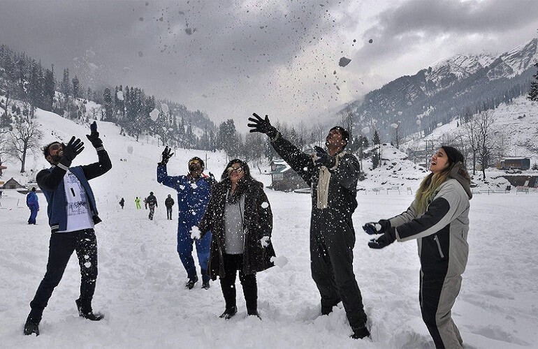 Snowfall In Uttarakhand, Himachal, And J&K Turns The North Into A White Wonderland
